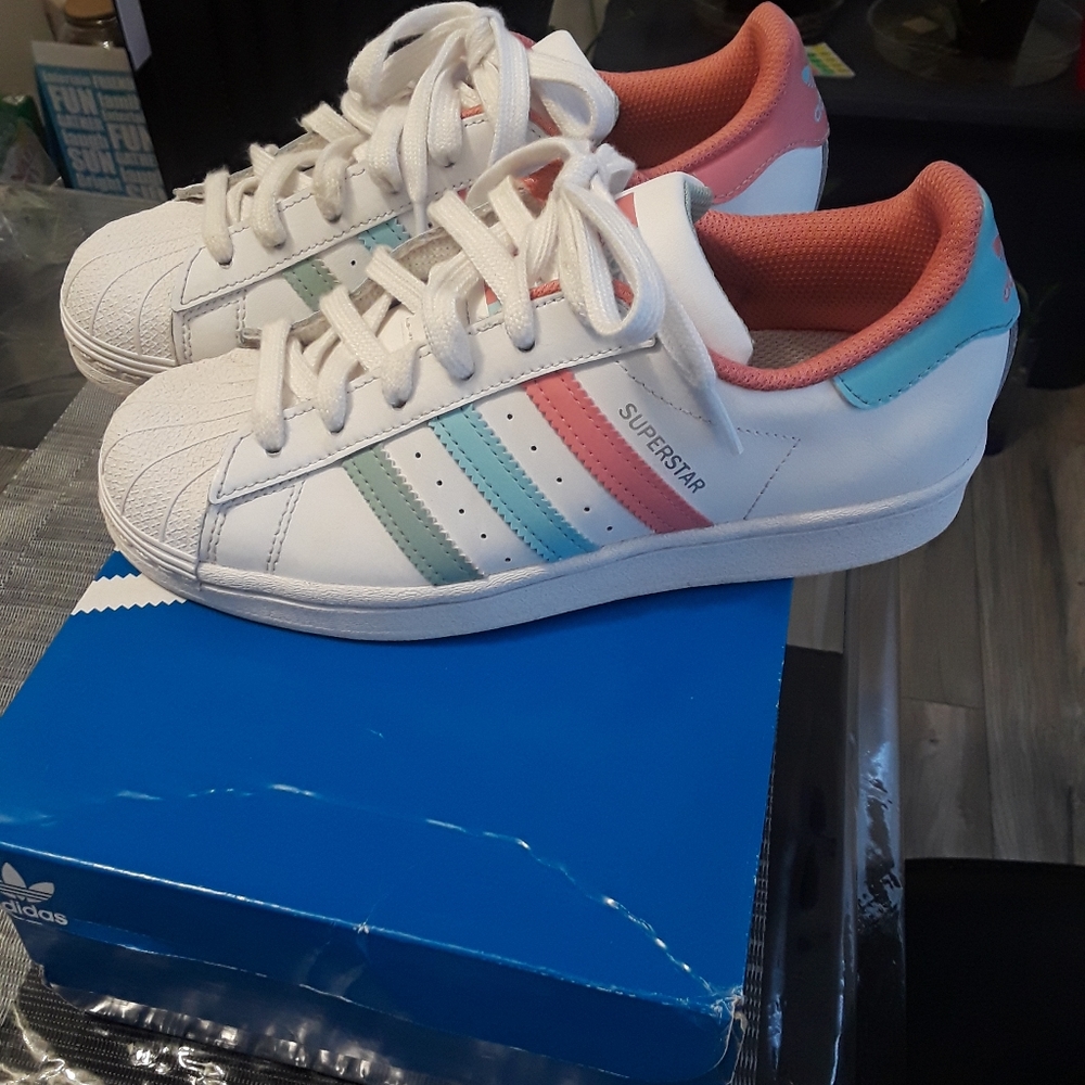 Adidas girls sneakers